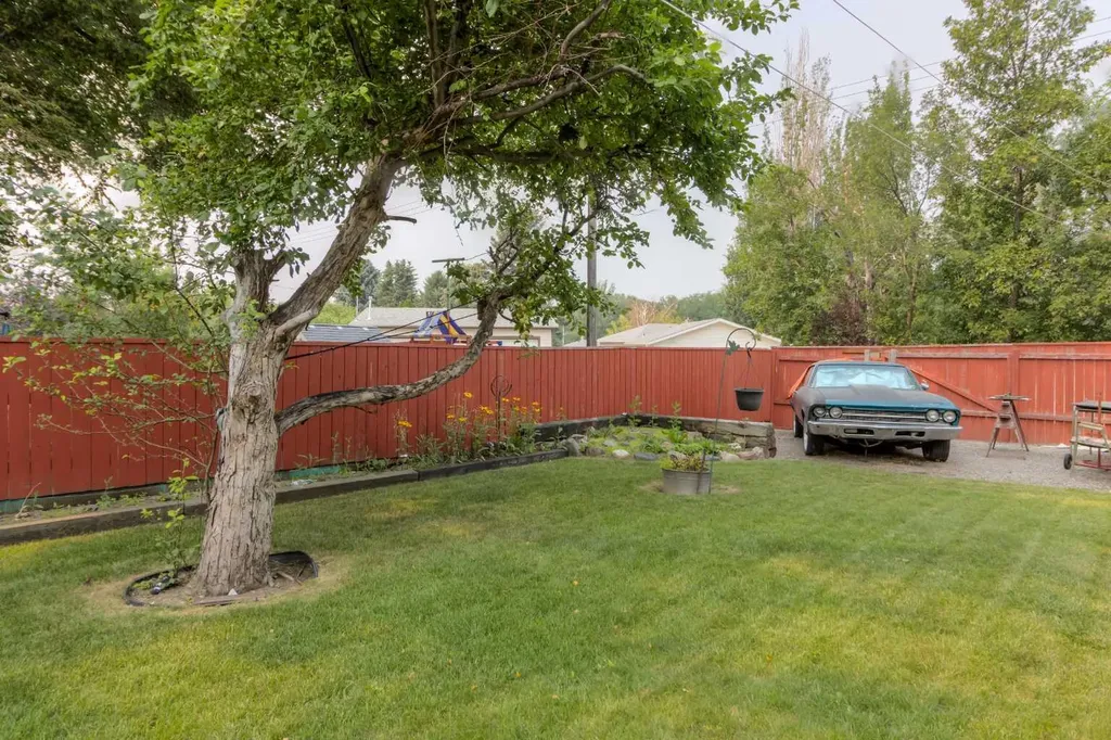 1218 18 Street N Lethbridge AB T1H 3H6