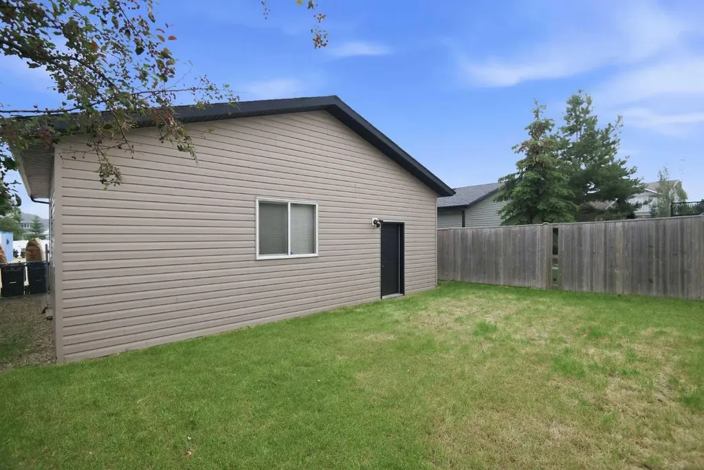 15 Reynolds Road Sylvan Lake AB T4S 0C2