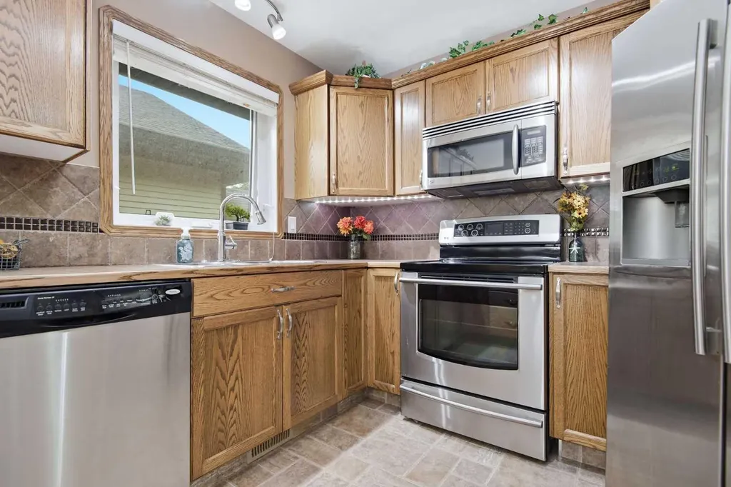 15 Reynolds Road Sylvan Lake AB T4S 0C2