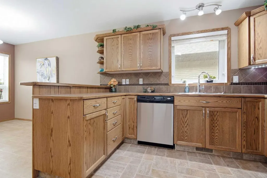 15 Reynolds Road Sylvan Lake AB T4S 0C2