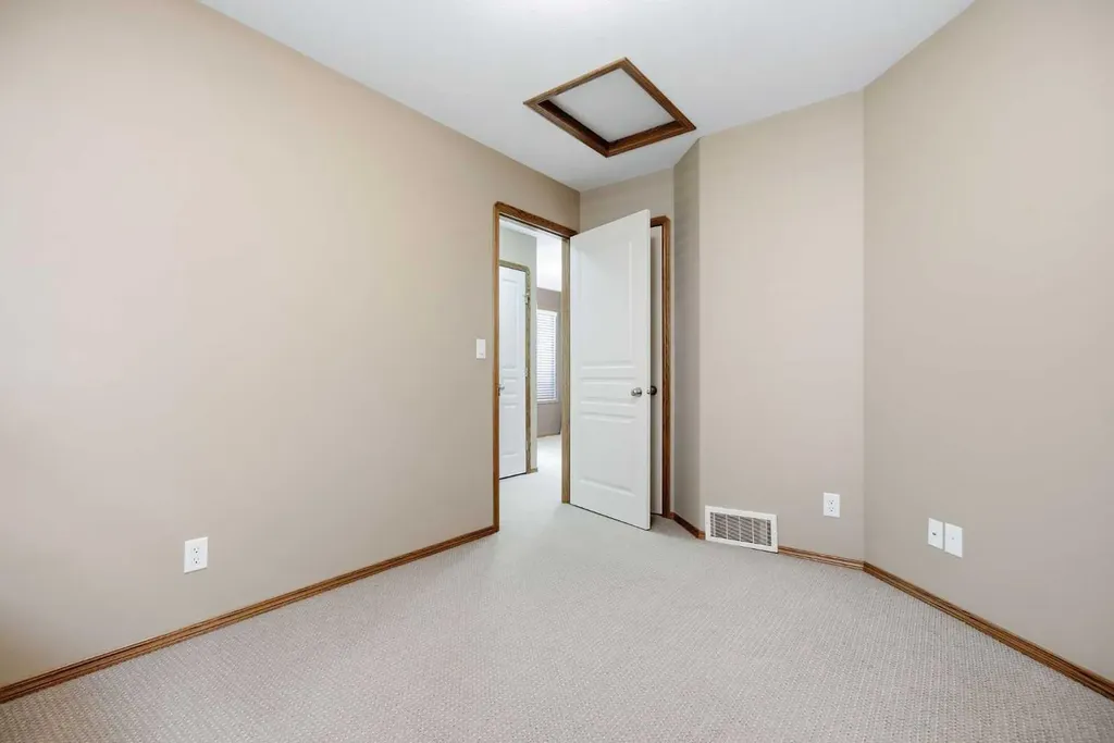 15 Reynolds Road Sylvan Lake AB T4S 0C2