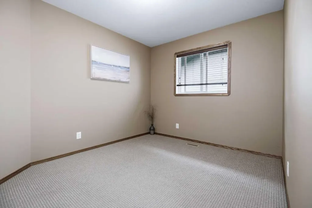 15 Reynolds Road Sylvan Lake AB T4S 0C2