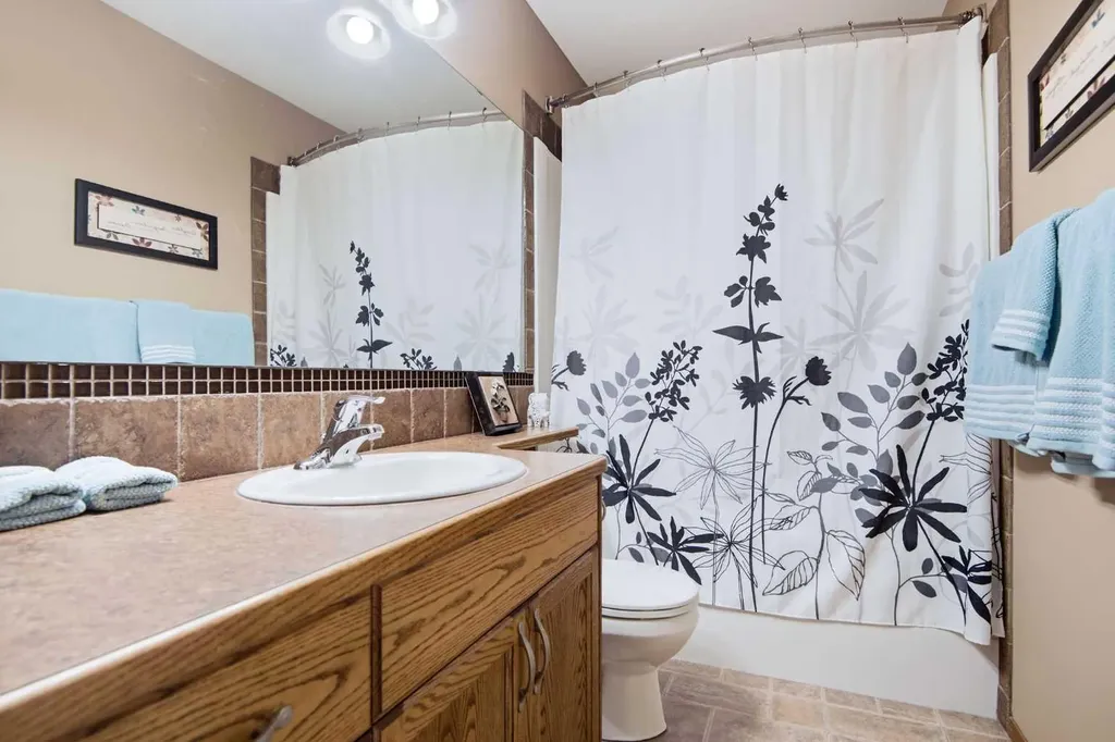 15 Reynolds Road Sylvan Lake AB T4S 0C2