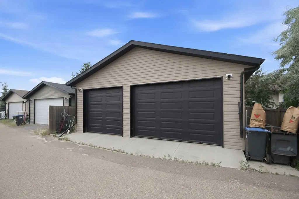 15 Reynolds Road Sylvan Lake AB T4S 0C2