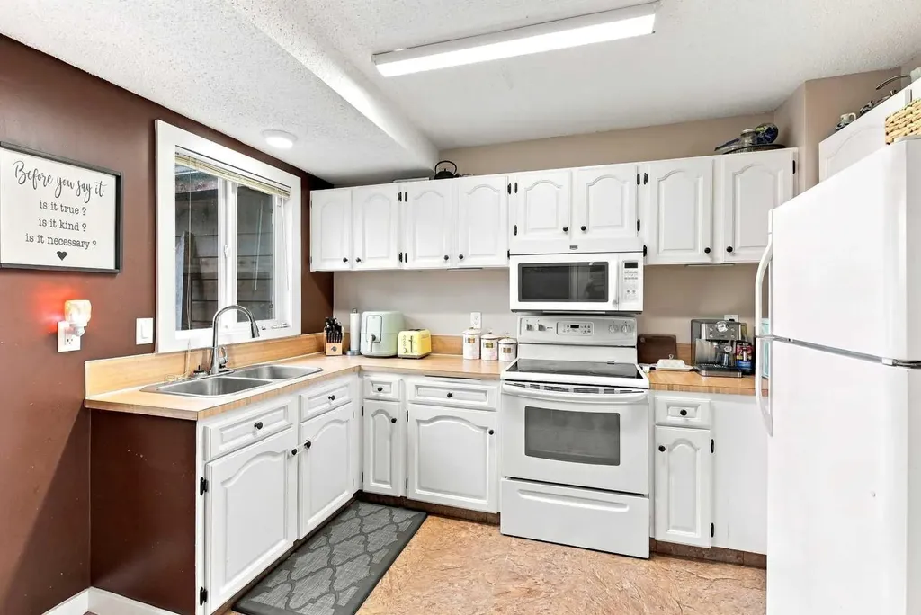 5753 53 Street Close Rocky Mountain House AB T4T 1M6