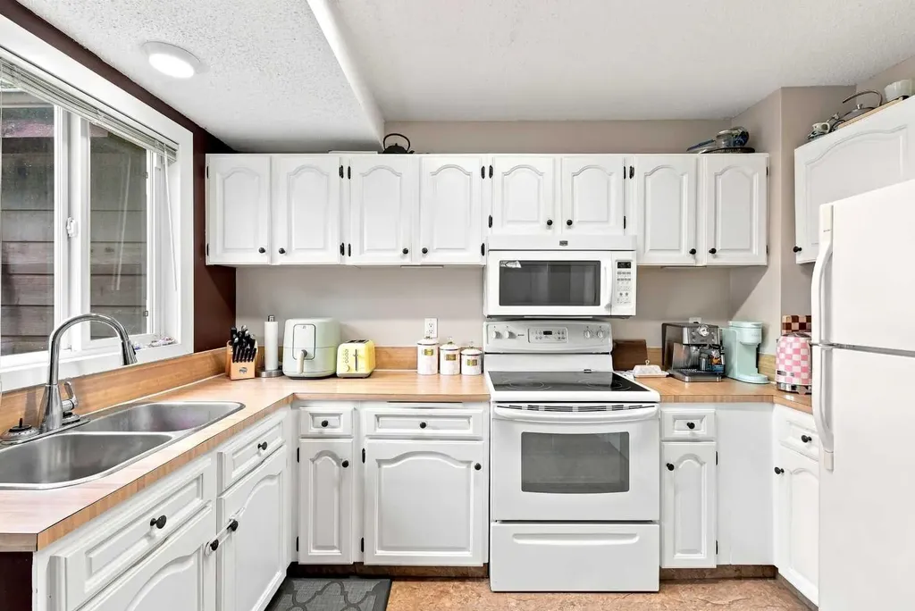 5753 53 Street Close Rocky Mountain House AB T4T 1M6