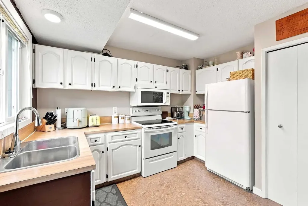 5753 53 Street Close Rocky Mountain House AB T4T 1M6