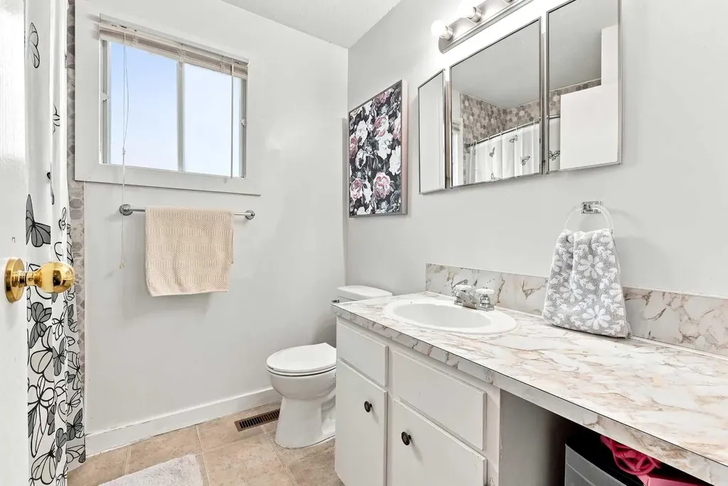 5753 53 Street Close Rocky Mountain House AB T4T 1M6