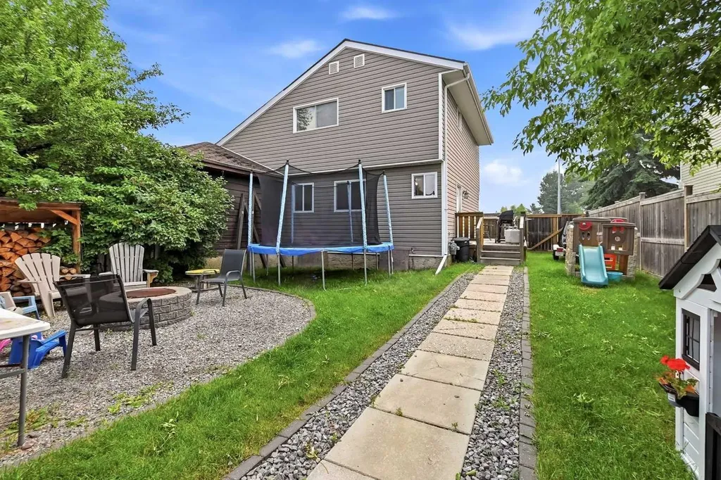 5753 53 Street Close Rocky Mountain House AB T4T 1M6
