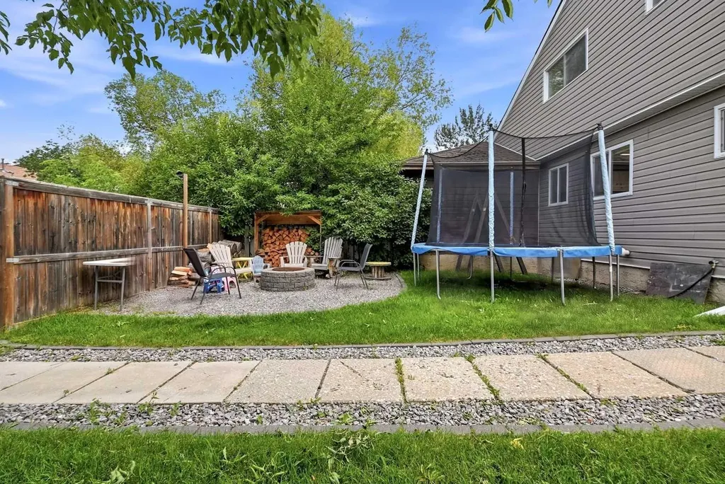 5753 53 Street Close Rocky Mountain House AB T4T 1M6