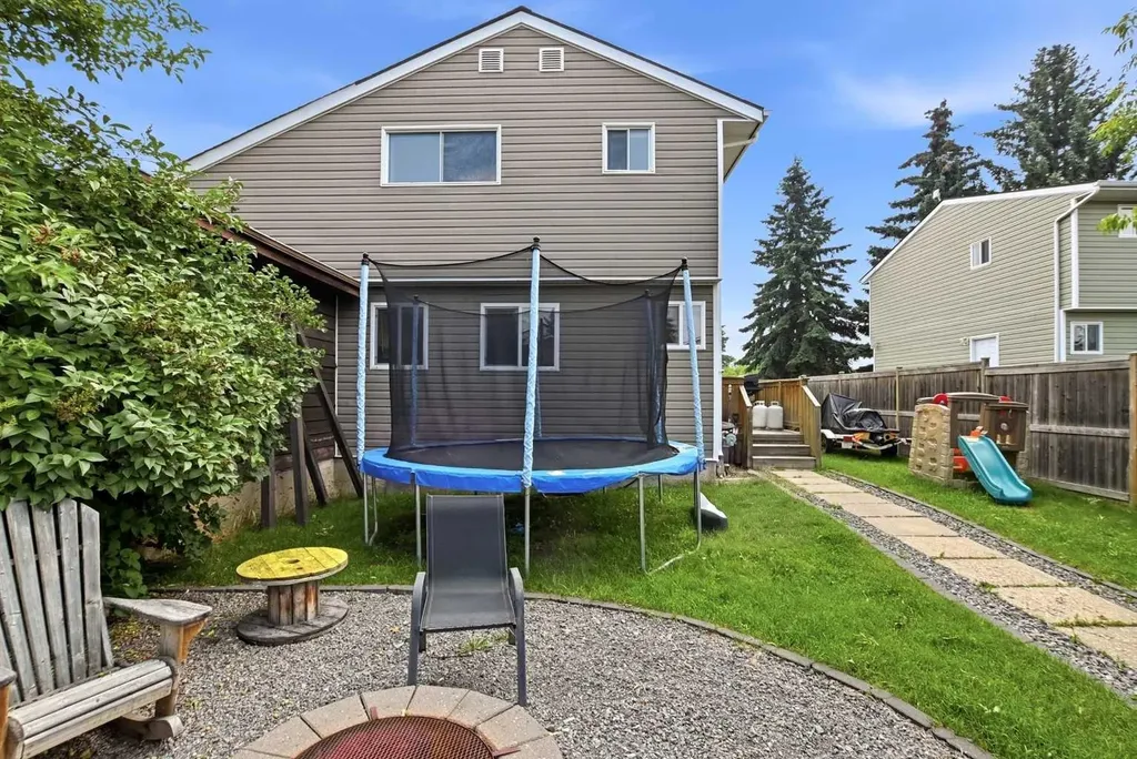 5753 53 Street Close Rocky Mountain House AB T4T 1M6