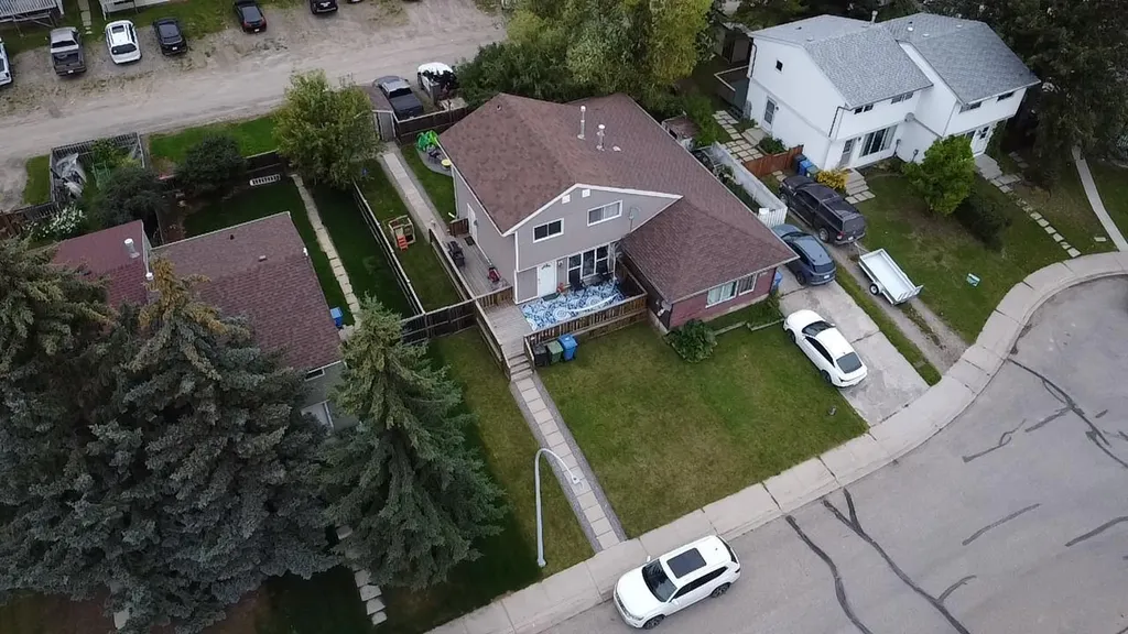 5753 53 Street Close Rocky Mountain House AB T4T 1M6