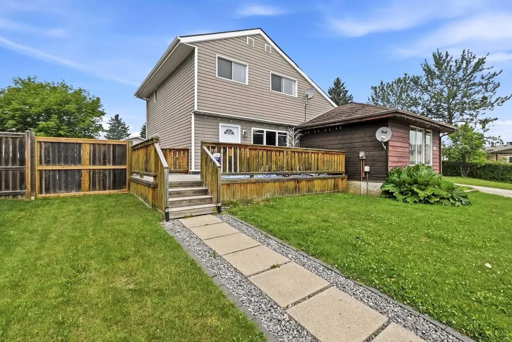 5753 53 Street Close Rocky Mountain House AB T4T 1M6