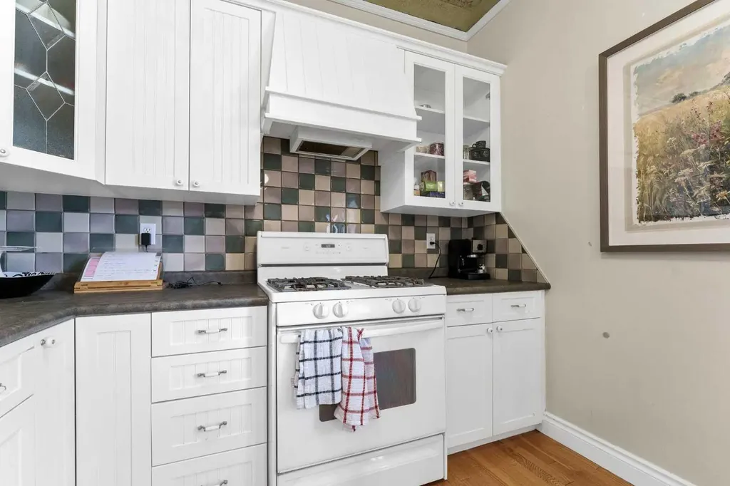 379 5 Street SE Medicine Hat AB T1A0M7