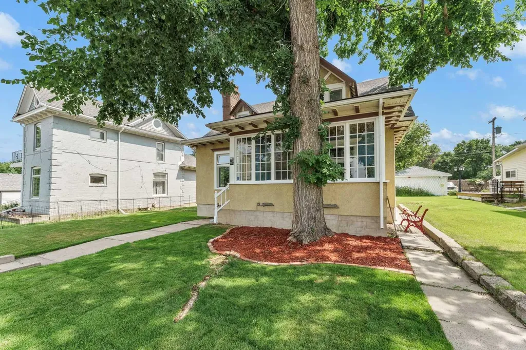 379 5 Street SE Medicine Hat AB T1A0M7
