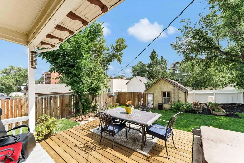379 5 Street SE Medicine Hat AB T1A0M7