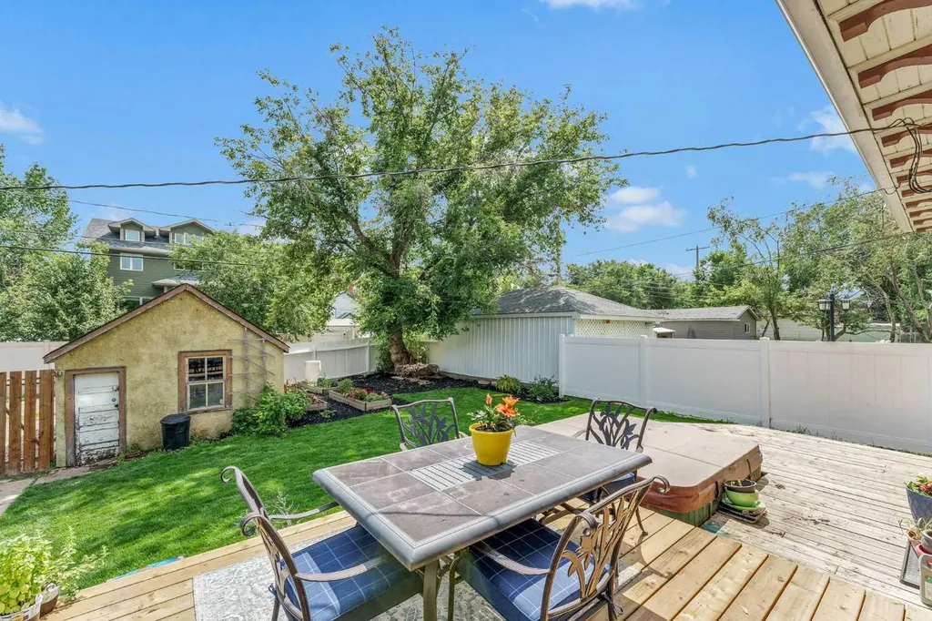 379 5 Street SE Medicine Hat AB T1A0M7