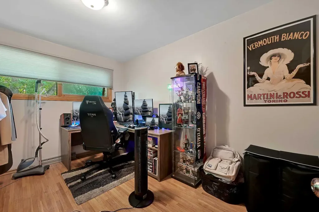 1415 Rosehill Drive NW Calgary AB T2K 1M3