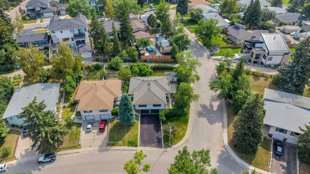 1415 Rosehill Drive NW Calgary AB T2K 1M3