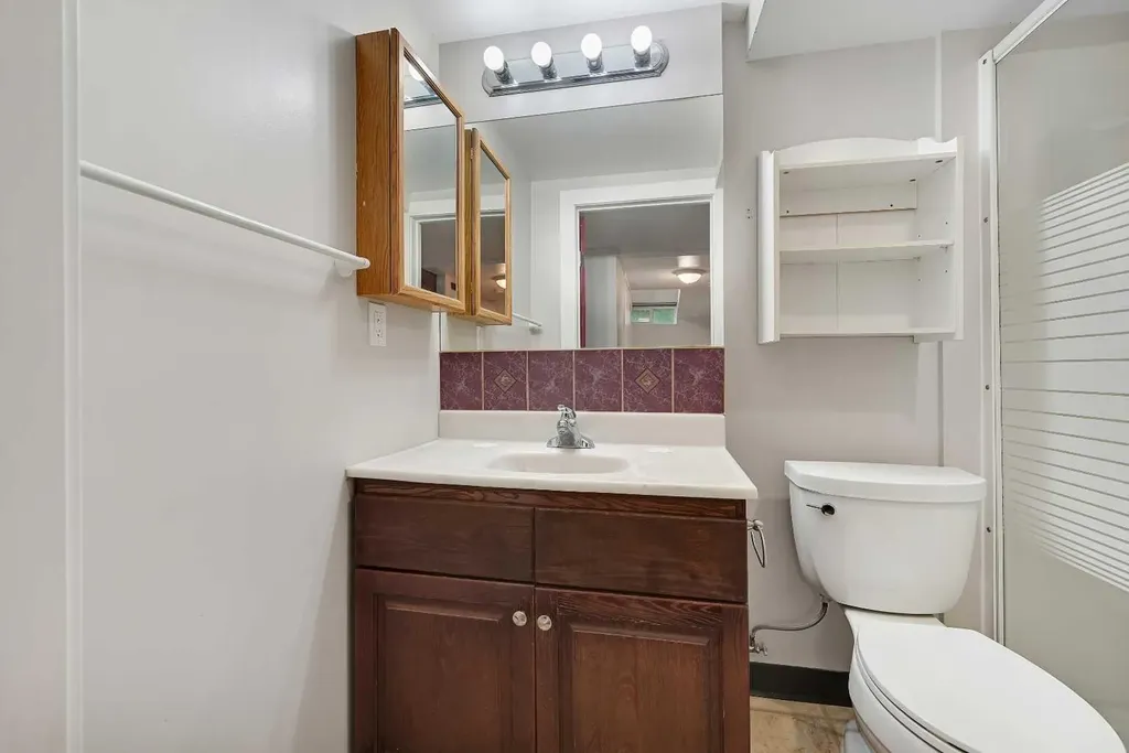 1415 Rosehill Drive NW Calgary AB T2K 1M3