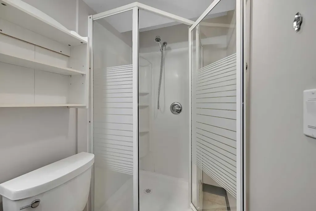 1415 Rosehill Drive NW Calgary AB T2K 1M3