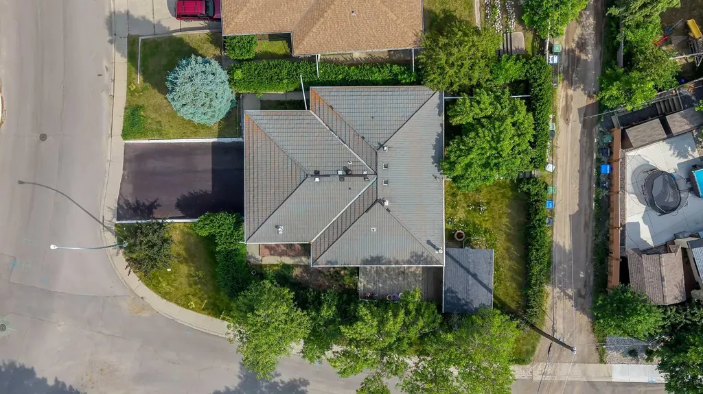 1415 Rosehill Drive NW Calgary AB T2K 1M3