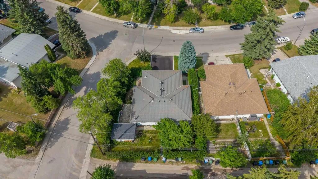 1415 Rosehill Drive NW Calgary AB T2K 1M3