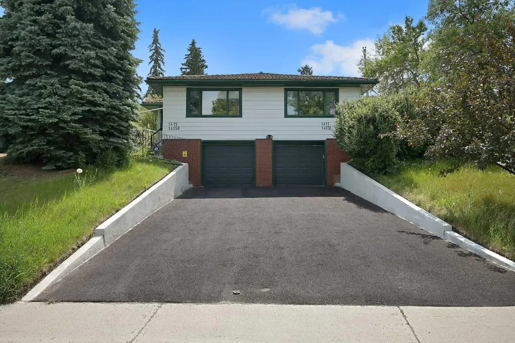 1415 Rosehill Drive NW Calgary AB T2K 1M3
