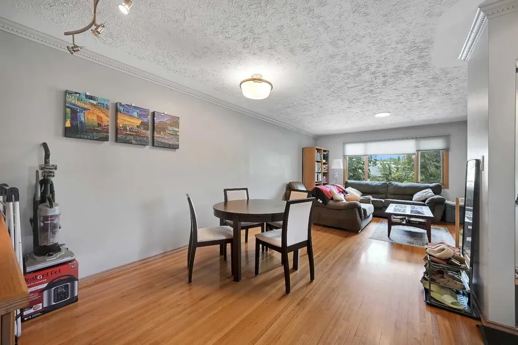 1415 Rosehill Drive NW Calgary AB T2K 1M3