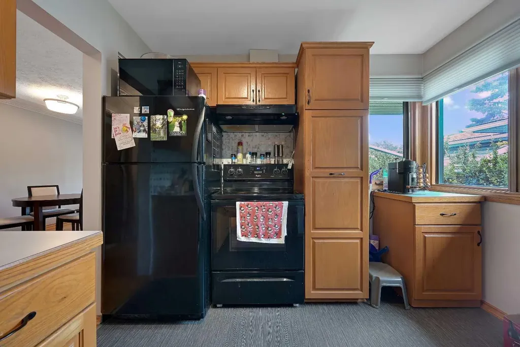 1415 Rosehill Drive NW Calgary AB T2K 1M3