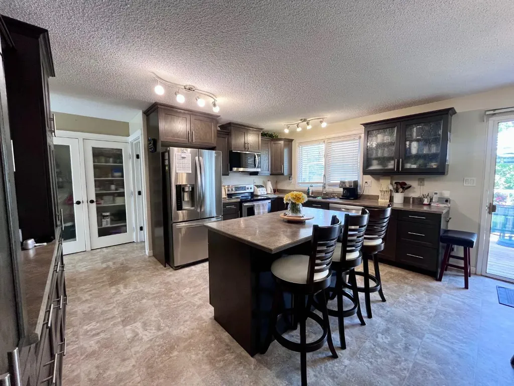 165 Mcpherson Drive Hinton AB T7V 1J9