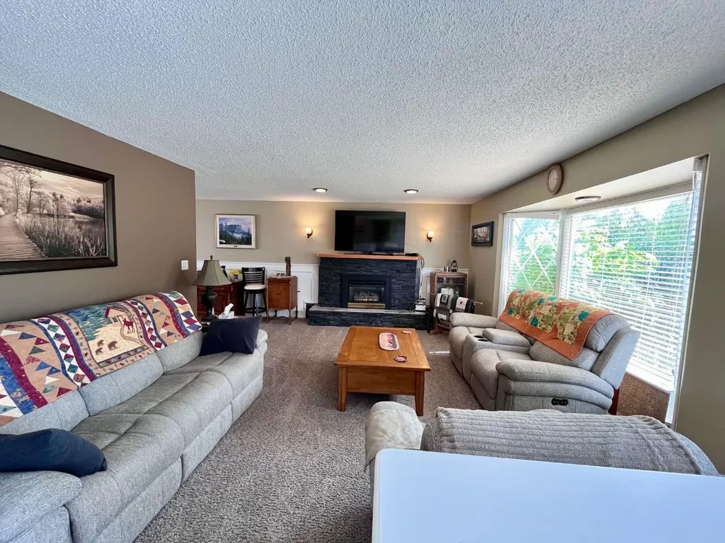 165 Mcpherson Drive Hinton AB T7V 1J9
