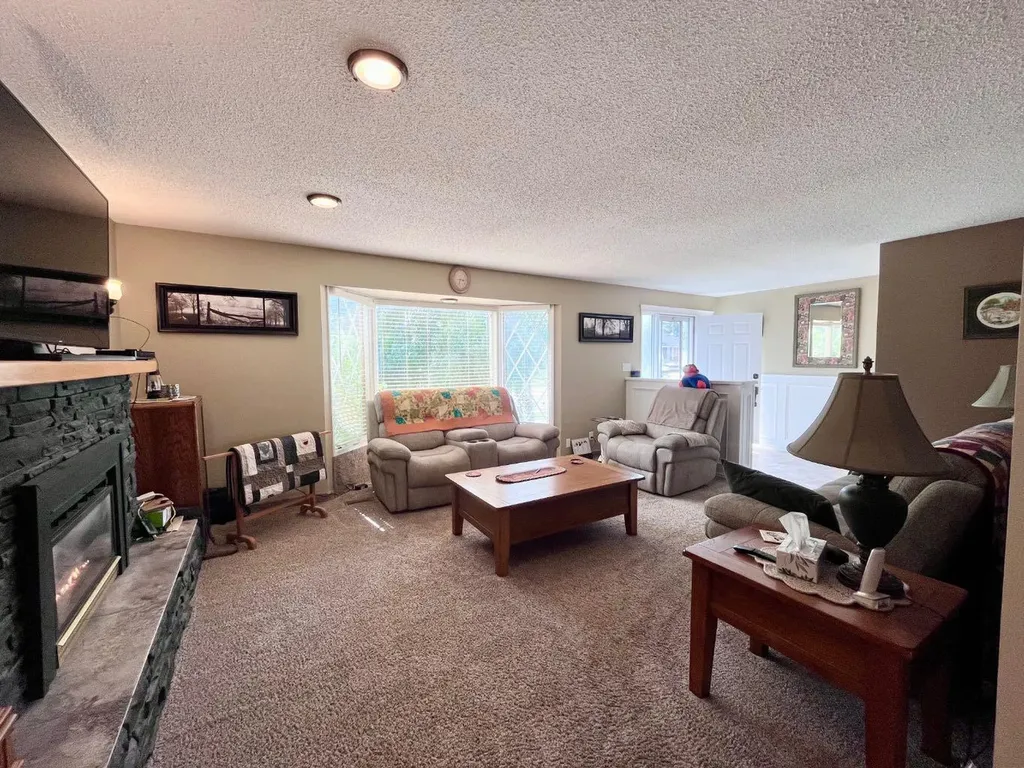 165 Mcpherson Drive Hinton AB T7V 1J9