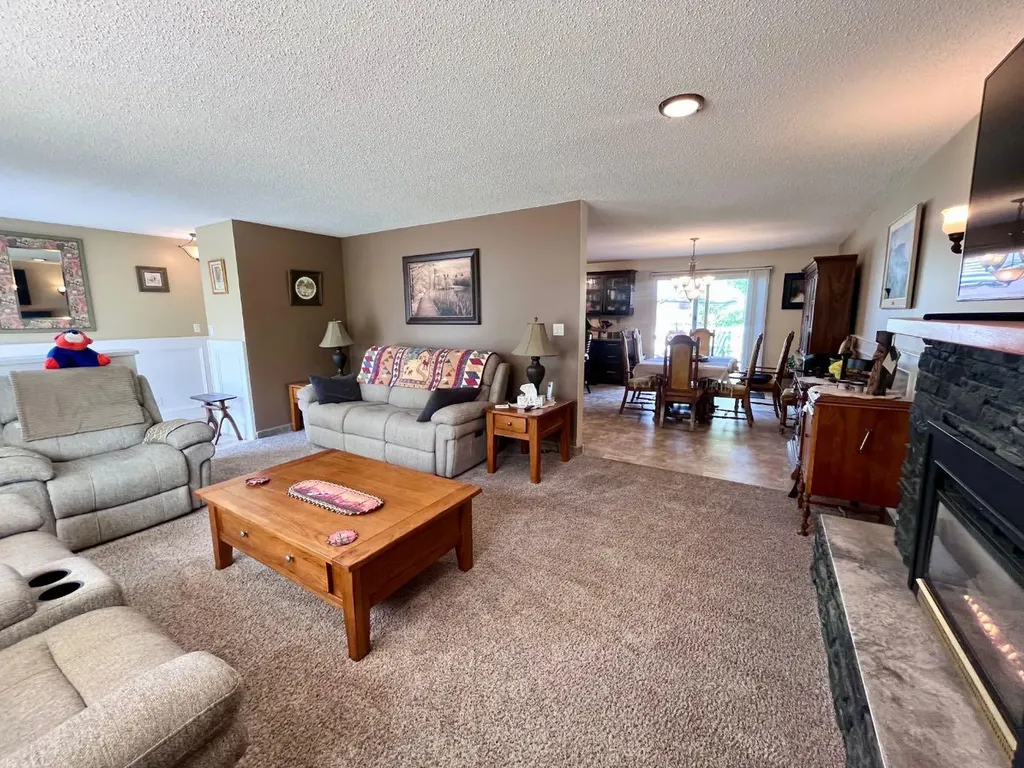 165 Mcpherson Drive Hinton AB T7V 1J9