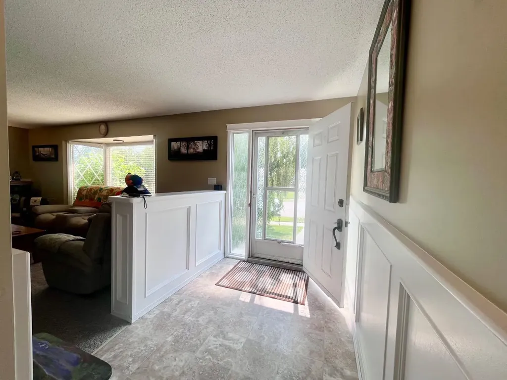 165 Mcpherson Drive Hinton AB T7V 1J9
