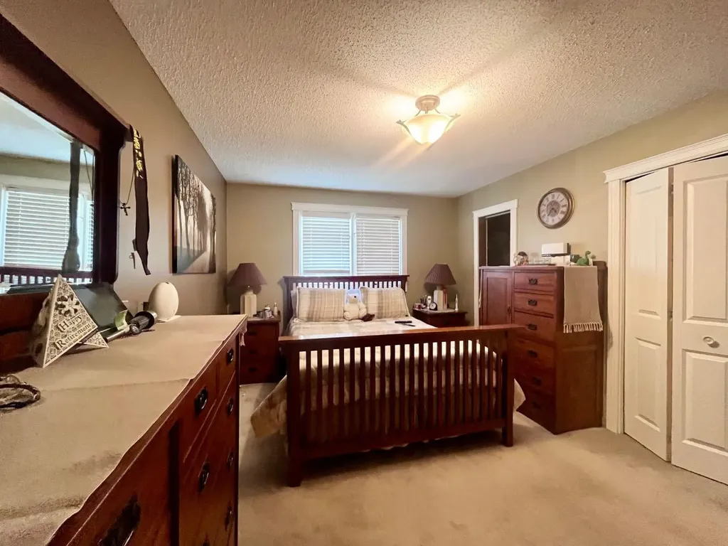165 Mcpherson Drive Hinton AB T7V 1J9
