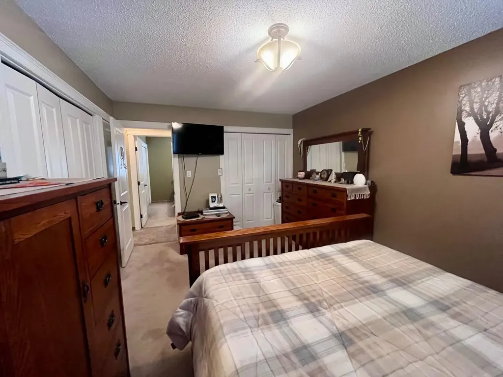 165 Mcpherson Drive Hinton AB T7V 1J9