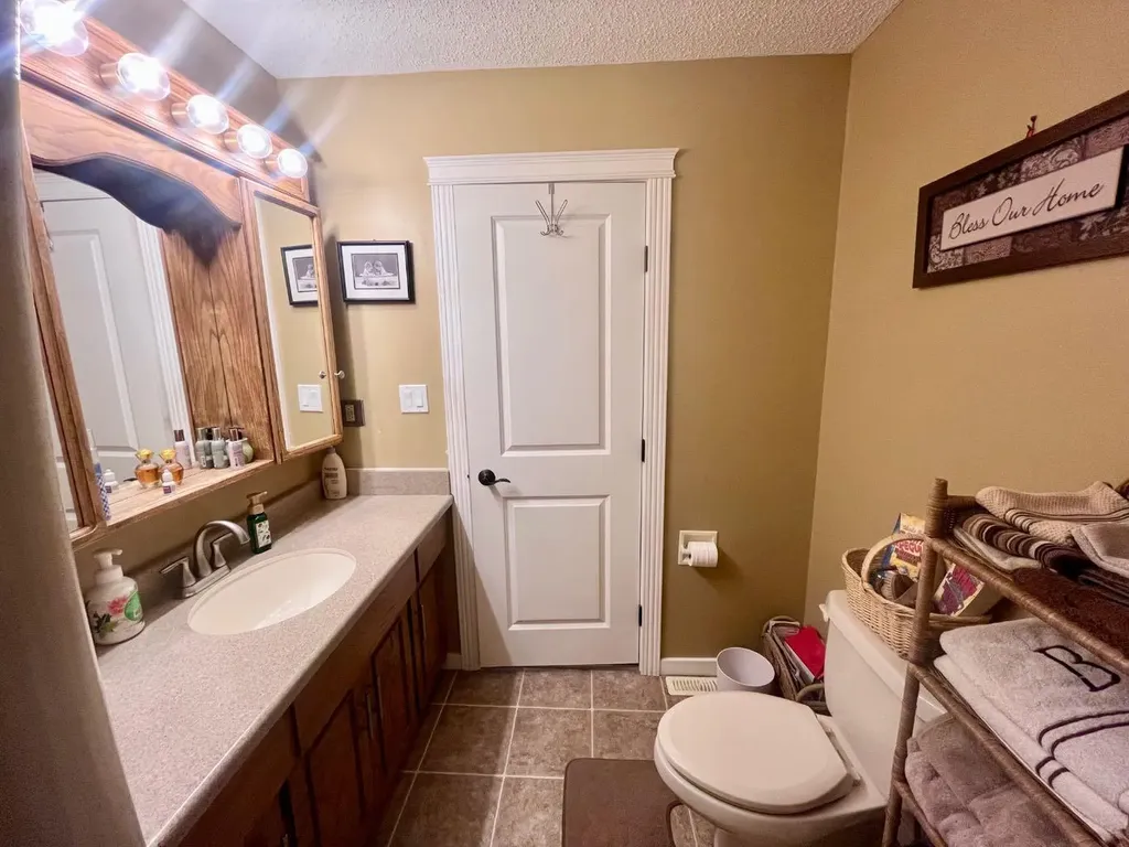 165 Mcpherson Drive Hinton AB T7V 1J9