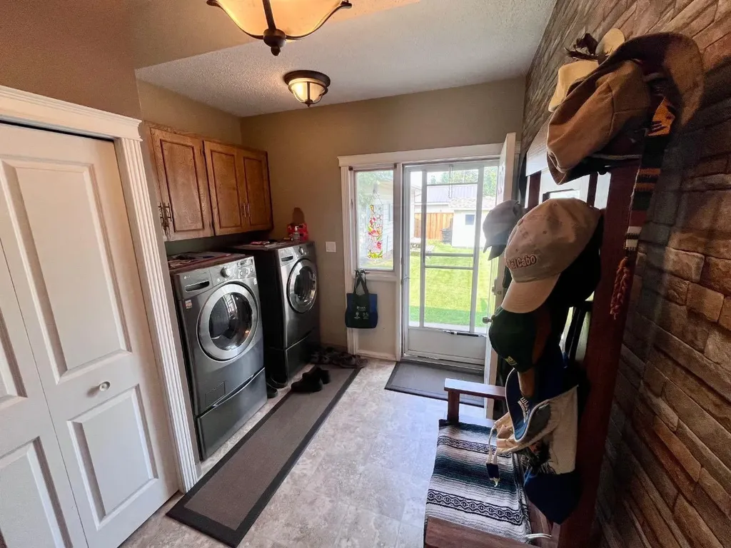 165 Mcpherson Drive Hinton AB T7V 1J9