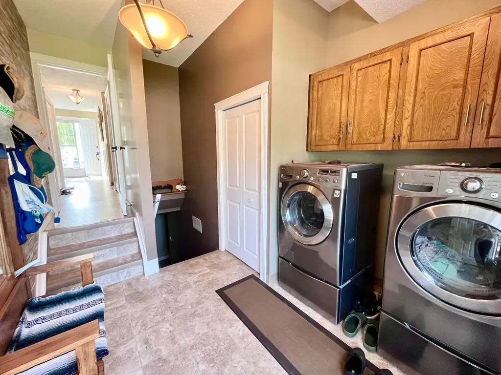 165 Mcpherson Drive Hinton AB T7V 1J9