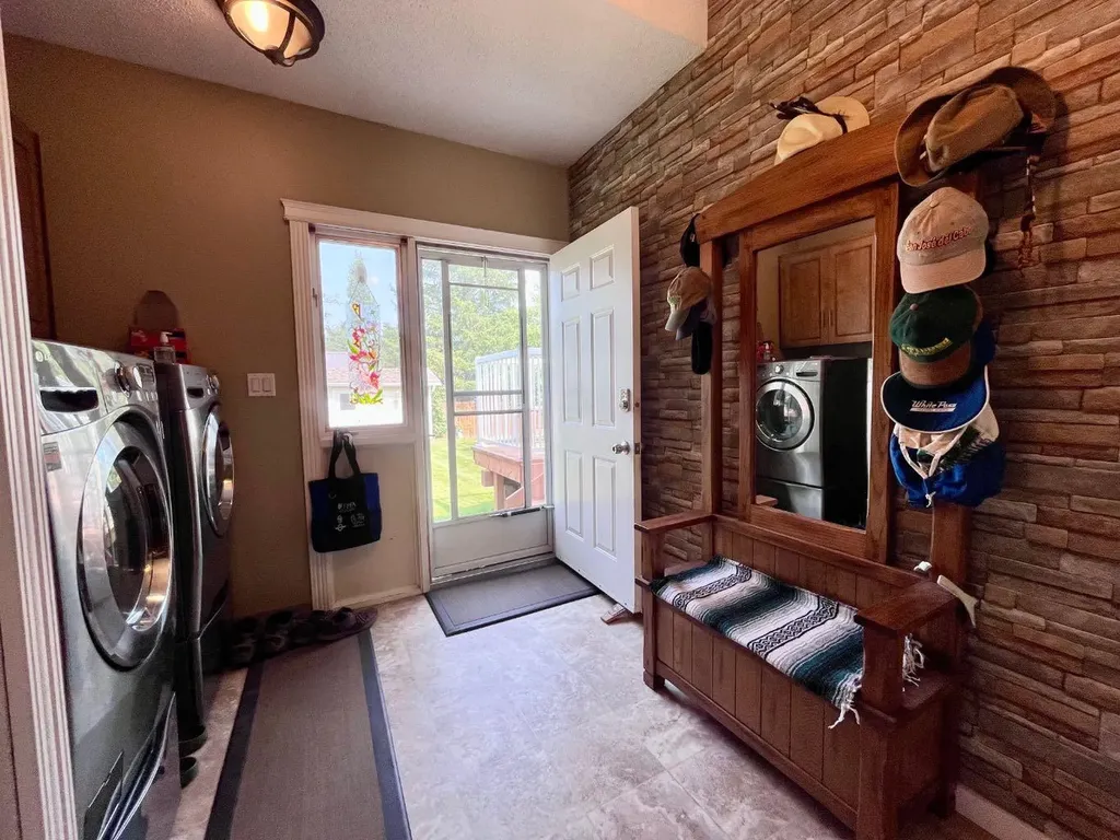 165 Mcpherson Drive Hinton AB T7V 1J9
