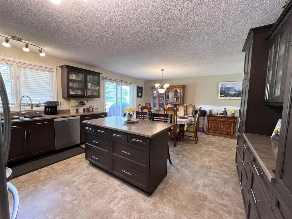 165 Mcpherson Drive Hinton AB T7V 1J9