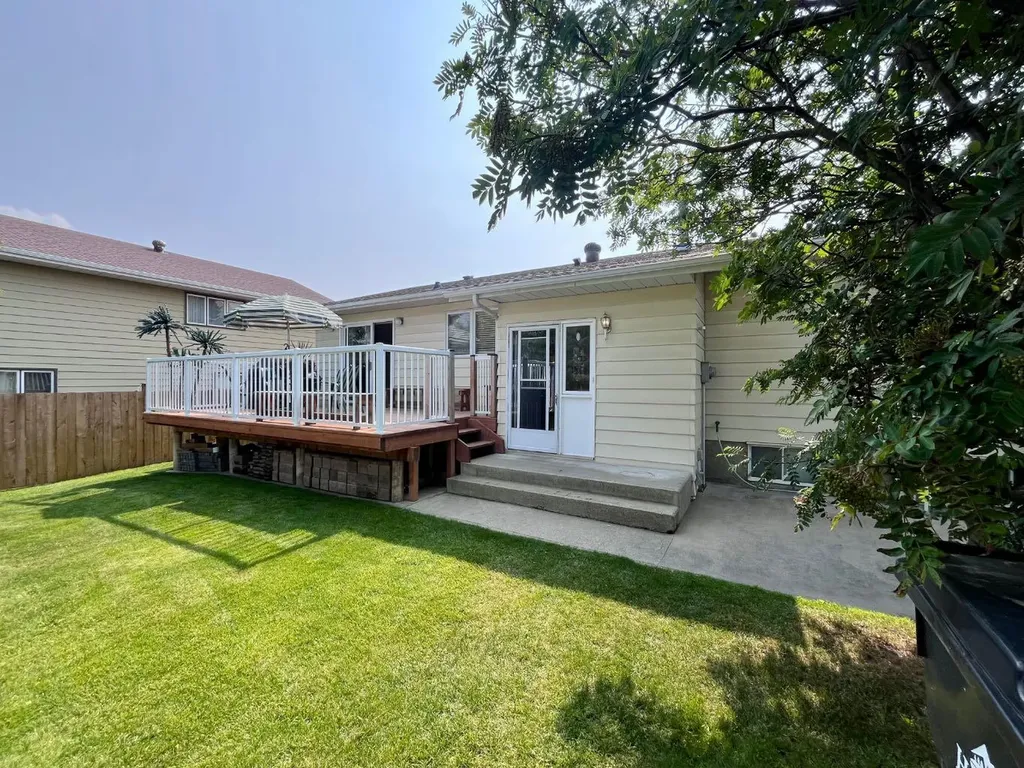 165 Mcpherson Drive Hinton AB T7V 1J9