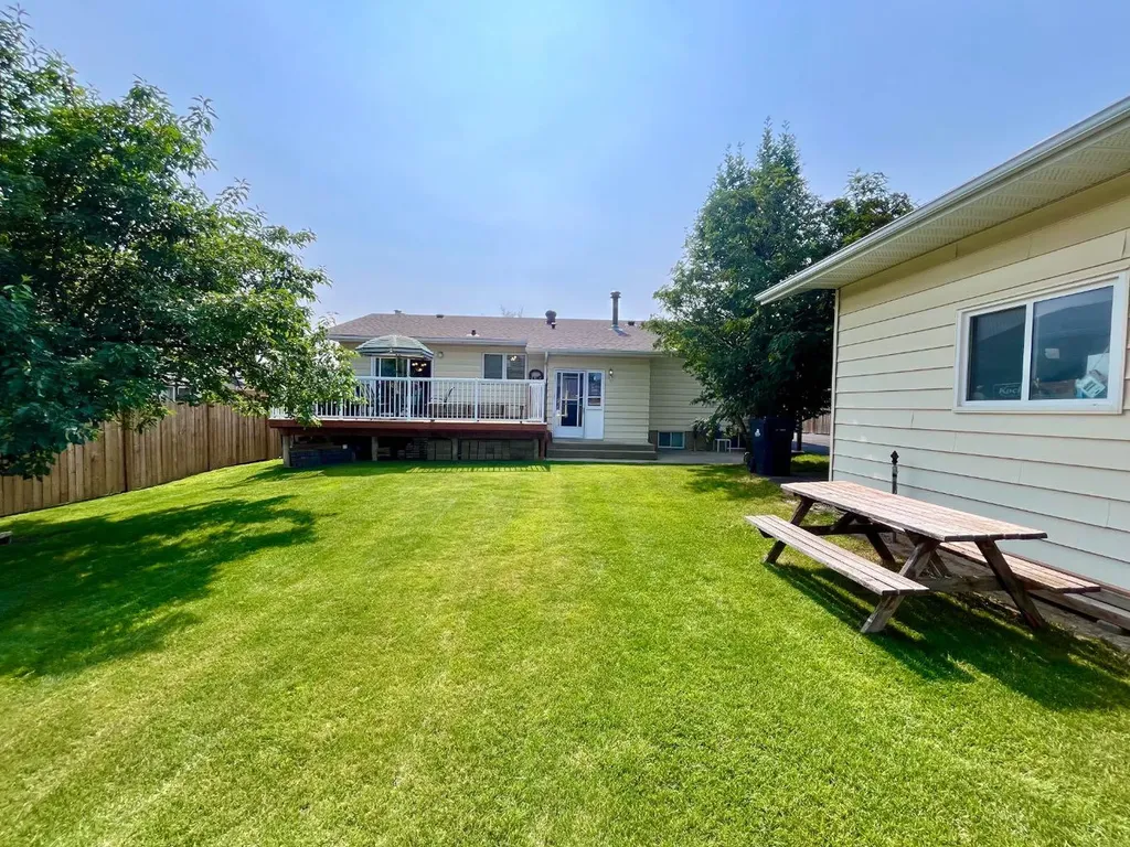 165 Mcpherson Drive Hinton AB T7V 1J9