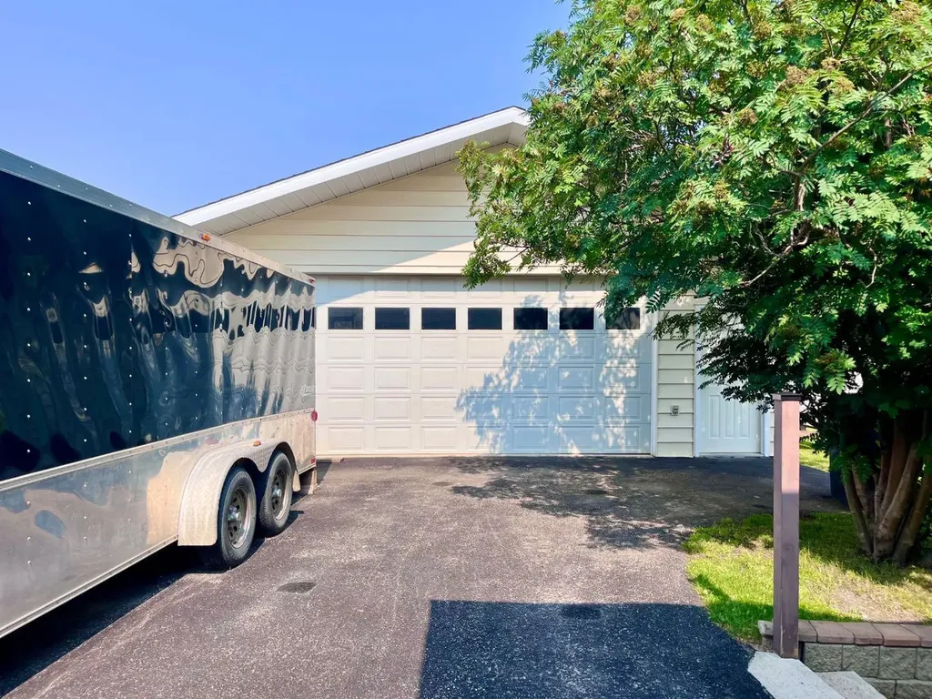 165 Mcpherson Drive Hinton AB T7V 1J9