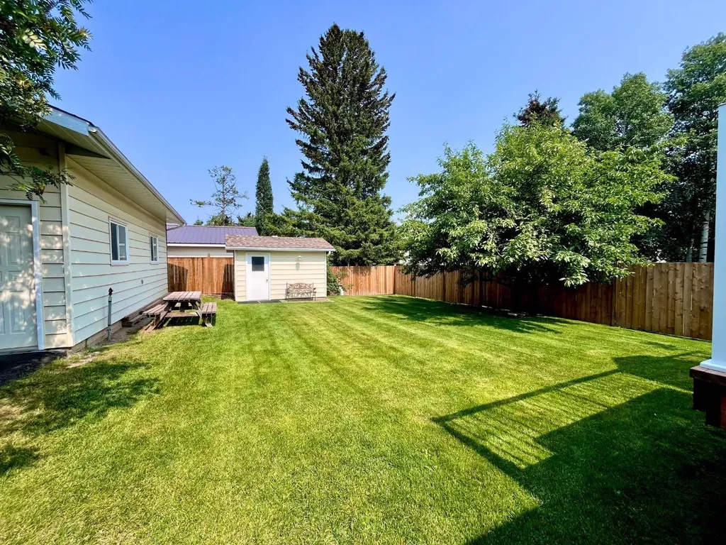 165 Mcpherson Drive Hinton AB T7V 1J9