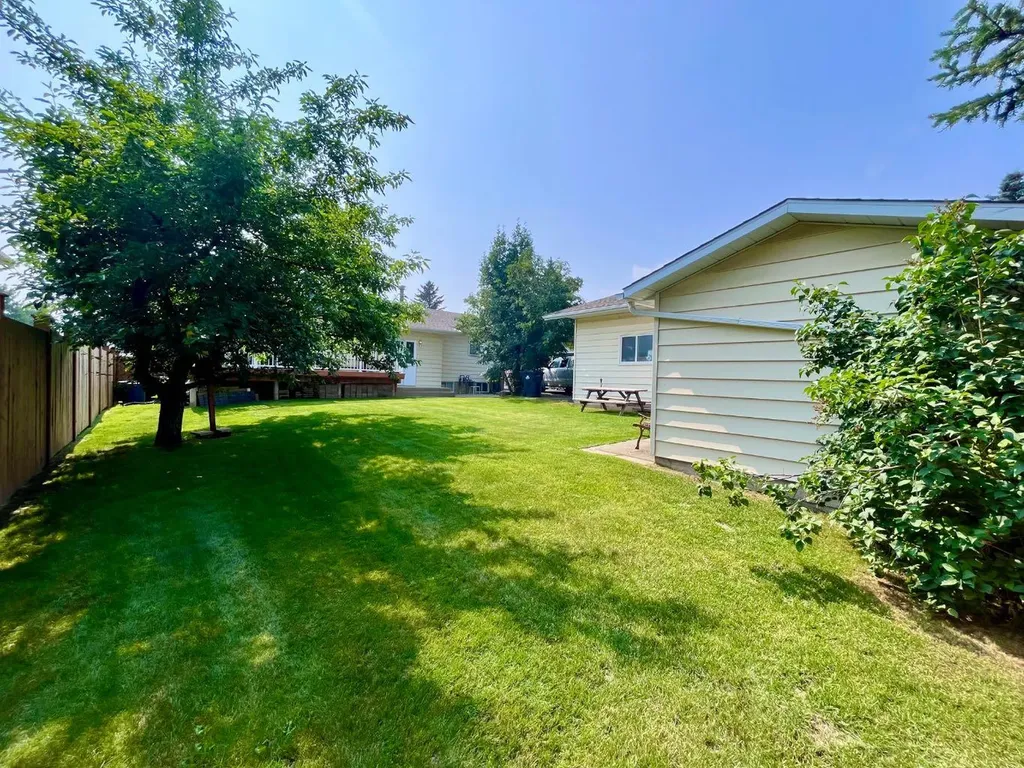 165 Mcpherson Drive Hinton AB T7V 1J9