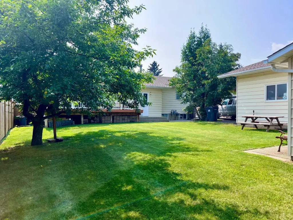 165 Mcpherson Drive Hinton AB T7V 1J9