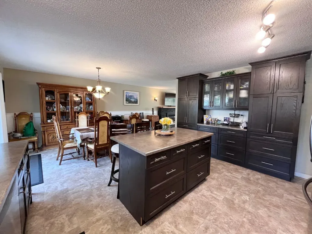 165 Mcpherson Drive Hinton AB T7V 1J9