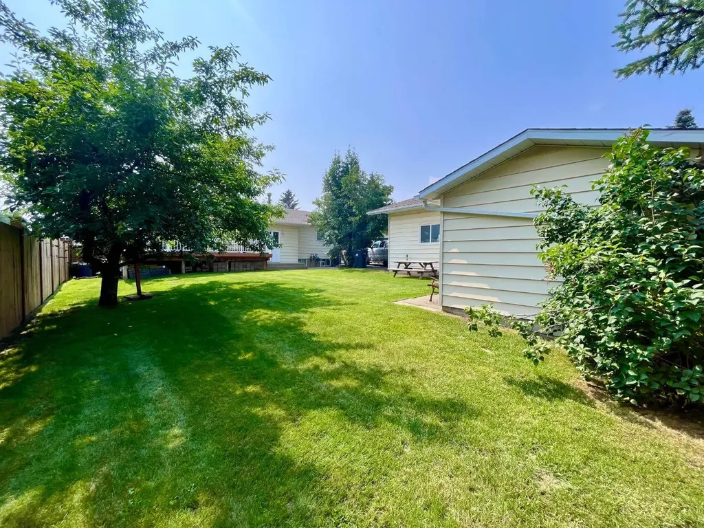 165 Mcpherson Drive Hinton AB T7V 1J9